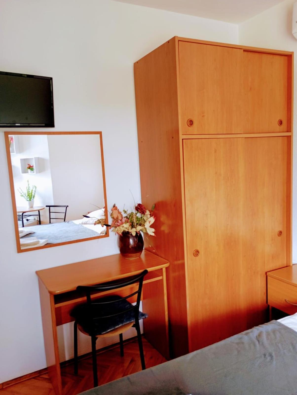 Rooms Helena Krk Town Kültér fotó