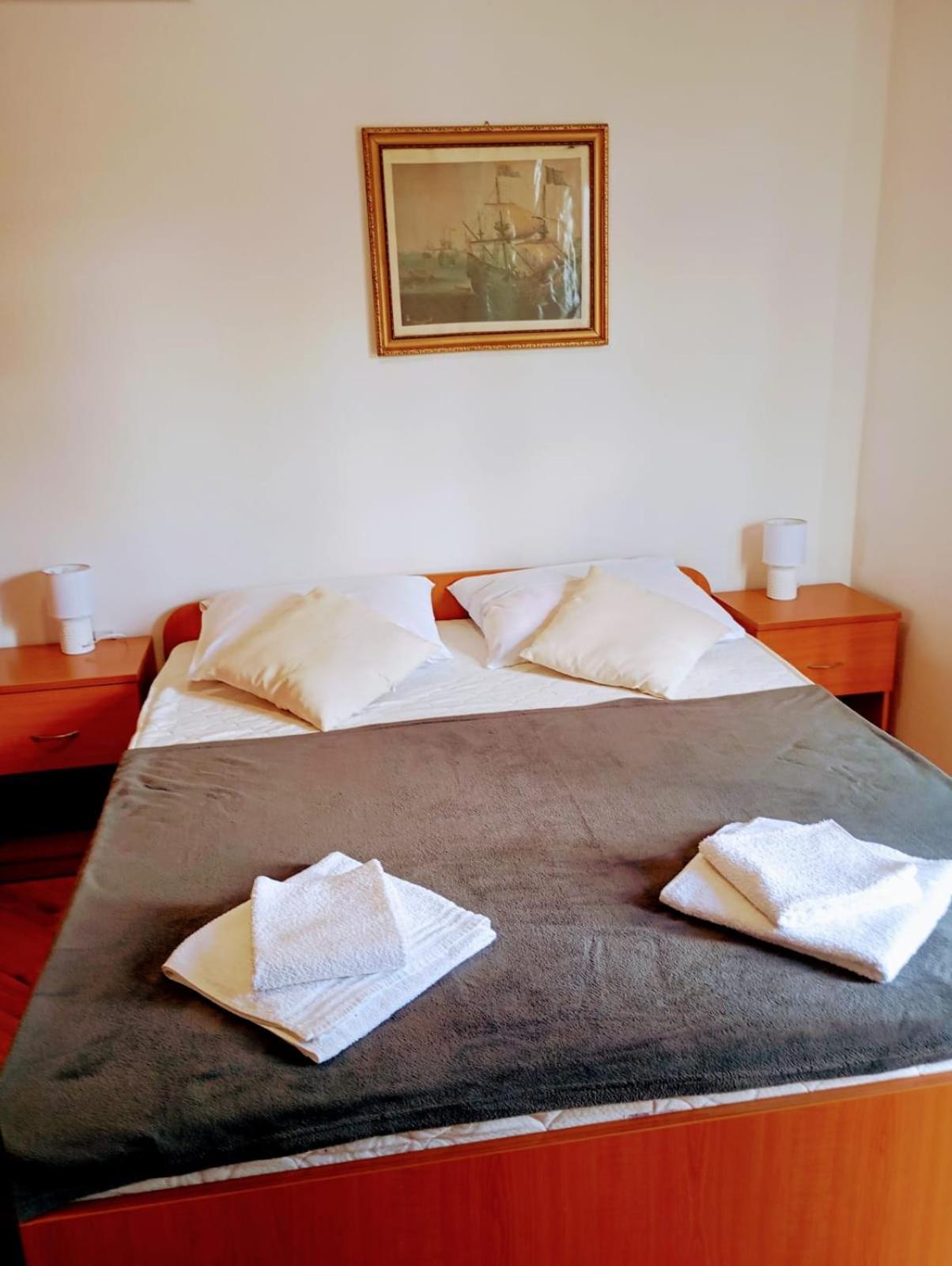 Rooms Helena Krk Town Kültér fotó
