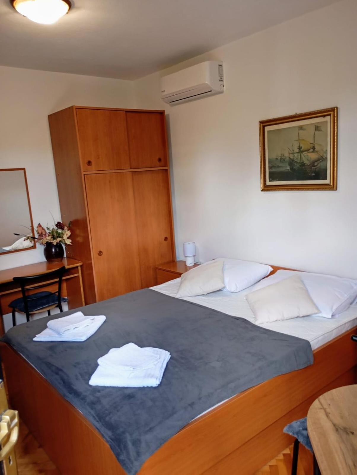Rooms Helena Krk Town Kültér fotó