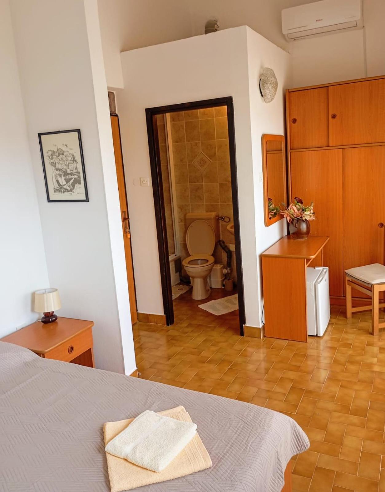 Rooms Helena Krk Town Kültér fotó