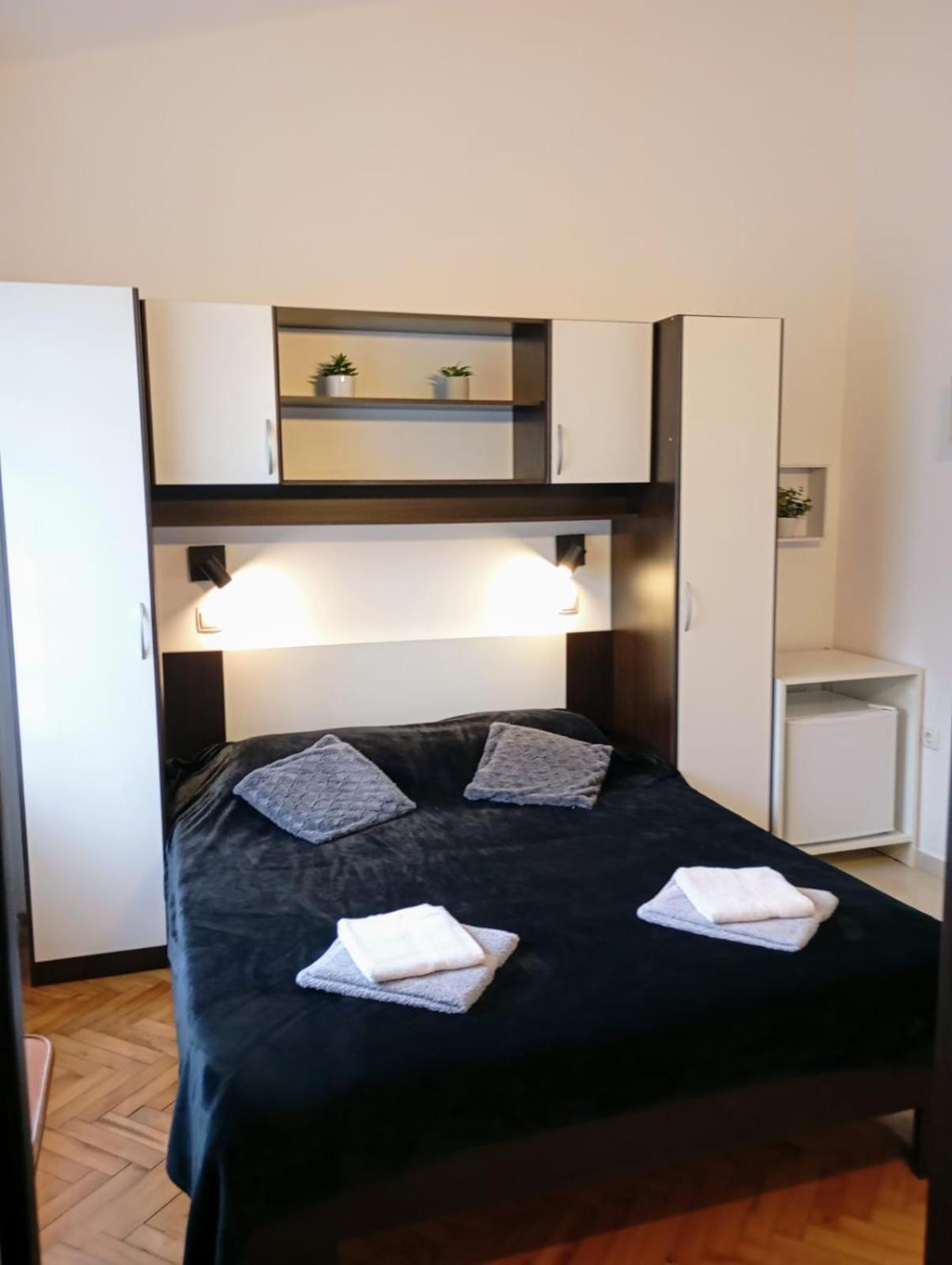 Rooms Helena Krk Town Kültér fotó