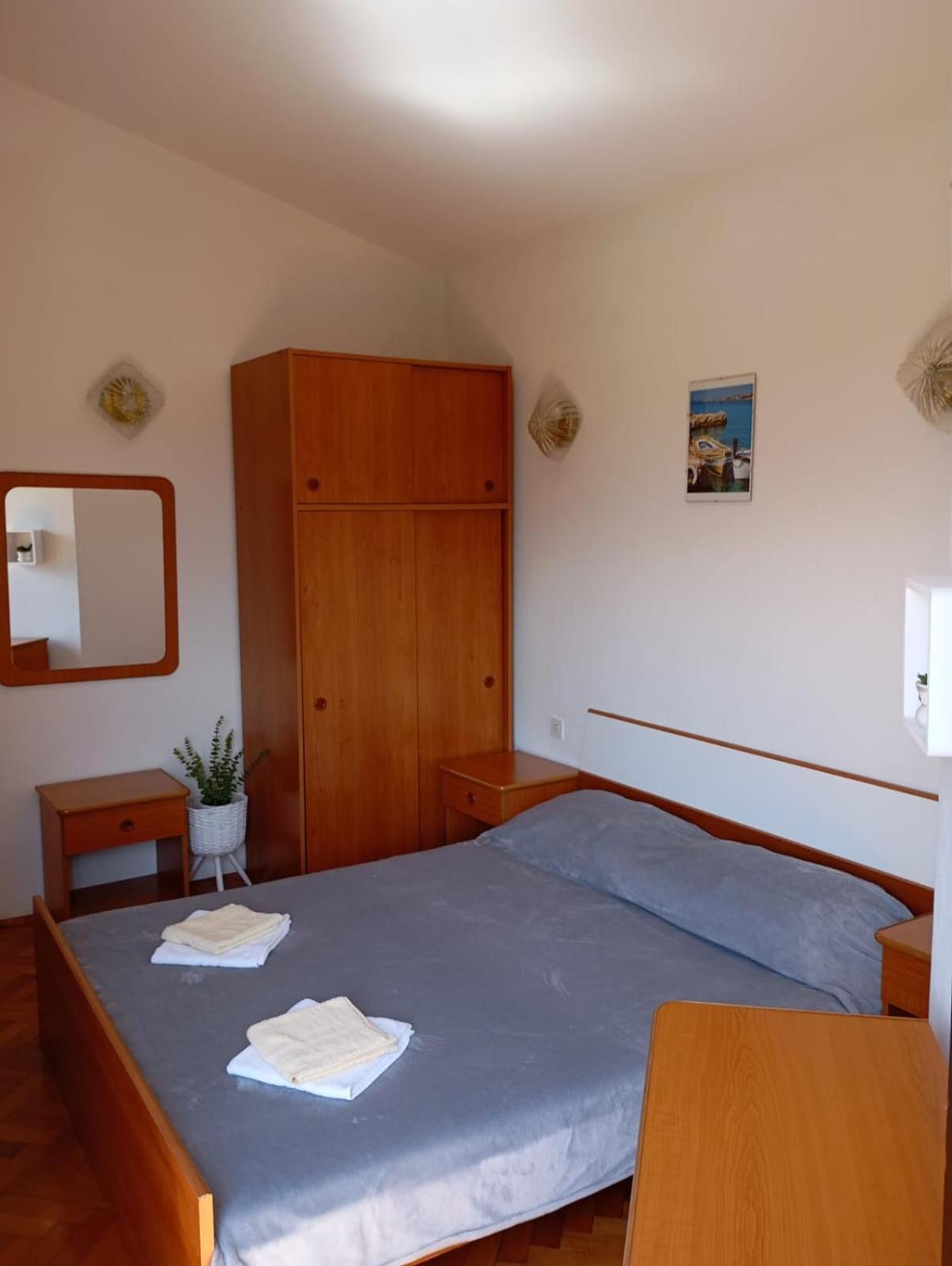 Rooms Helena Krk Town Kültér fotó